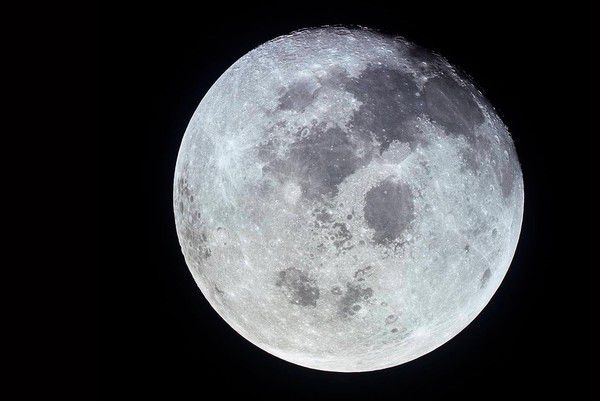 NASA опублікувала віртуальний тур по поверхні Місяця (відео). Ролик викладений у форматі 4К і кожний охочій зможе "прогулятіся" Місяцем.