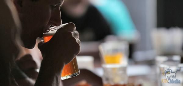 Вчені знайшли нову причину залежності від алкоголю. На думку вчених, однин з форм людського гена FGF21 пробуджує бажання вживати у великій кількості цукор і алкоголь.