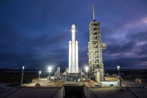 SpaceX назвала ціну квитка на рейс Big Falcon Rocket. Подорож на ракеті Ілона Маска.