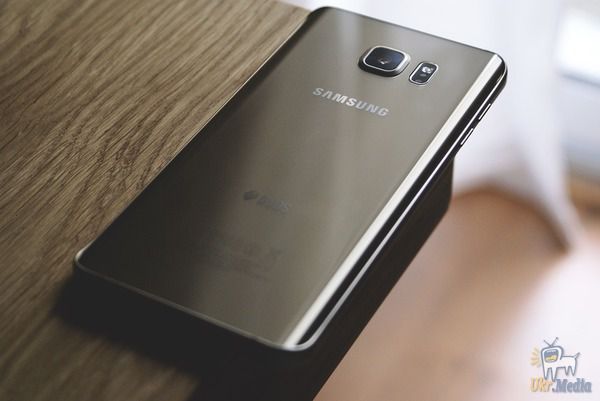 Samsung випустила смартфон без доступу в Інтернет. У компанії вважають такий гаджет ідеальним для студентів.