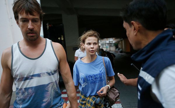 Настя Рибка і її партнер по інтимним тренінгам Алекс Леслі були виправдані судом у Таїланді. Суд у Таїланді виніс виправдувальний вирок Алексу Леслі і Насті Рибкі за проведення секс-тренінгу.