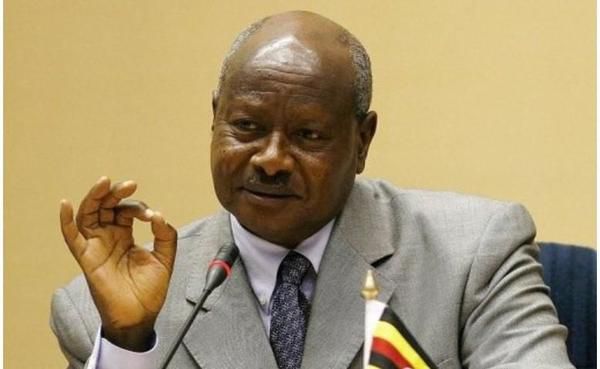 Президент Уганди заборонив оральні ласки, бо "рот призначений для їжі". Ми знаємо, як треба займатися сексом, запевняє президент.
