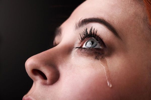 Фахівці знайшли спосіб діагностувати серйозне захворювання сльозам. Рання діагностика допомагає зробити лікування більш успішним.