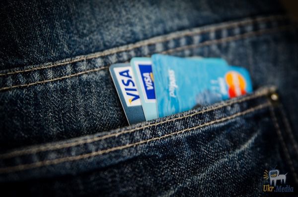 НБУ дозволив Укрпошті приймати і пересилати платежі картками VISA та MasterCard. За товари та послуги можна буде сплатити карткою на Укрпошті.