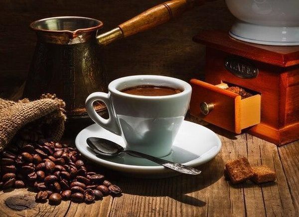Фахівці виявили нову корисну властивість кави. Вживання кави підсилює потенціал життєлюбства у людини і допомагає боротися з депресією.