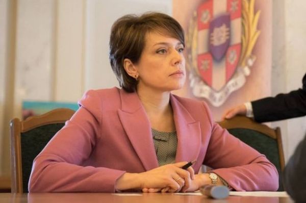 Міністр освіти Лілія Гриневич впроваджує корупційну складову для вступу до школи. Першокласників на вільні місця будуть набирати через лотерею.