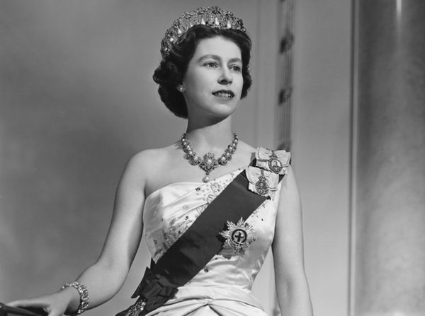 21 квітня британська королева Єлизавета II святкує свій 92-й день народження: факти з її життя.  Дотепна і стильна, приваблива і сувора, зважена і мудра – ось така королева Великобританії.