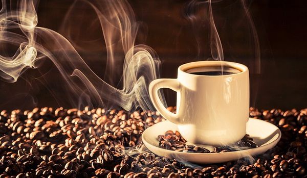Фахівці розповіли, коли краще пити каву. Більшість людей звикли пити каву з ранку, але це неправильно.