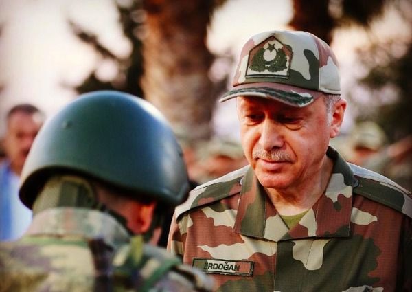 Президент Туреччини заявив про загрозу для країни з боку США. Ердоган зазначив, що США відправили п'ять тисяч вантажівок зі зброєю на північ Сирії, що представляє на його думку безпосередню загрозу для країни.