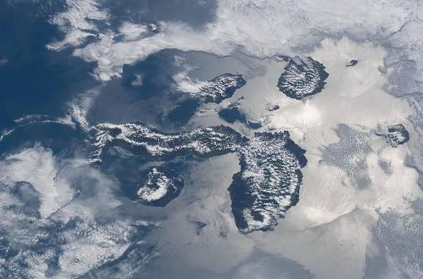 NASA опублікувало знімок Галапагоських островів з космосу. Знімок був зроблений з борту МКС.