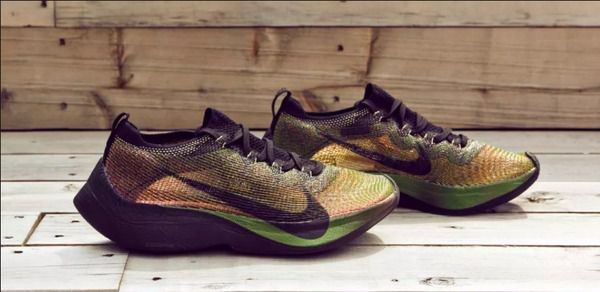 Nike надрукувала ідеальні кросівки на 3D-принтері. Днями фахівці компанії Nike представили нову модель спортивного взуття, повністю надруковану на 3D-принтері.