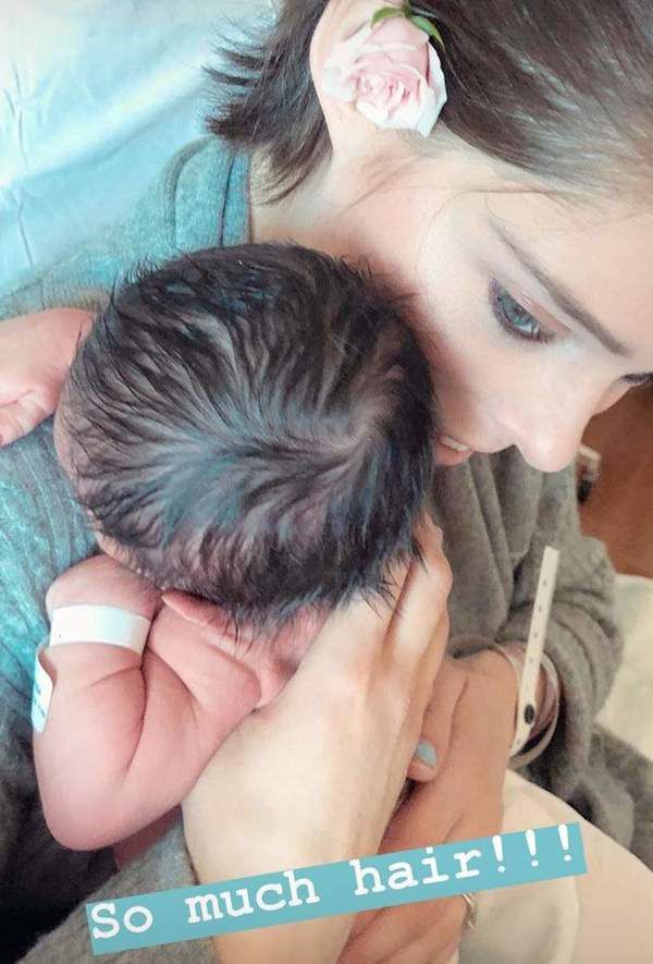 Відома супермодель показала новонародженого сина. Коко Роша влаштувала фотосесію в пологовому будинку.