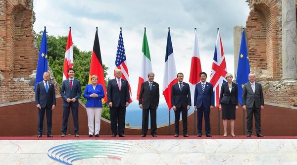 Представники G7 виступили за жорсткий курс щодо Росії. Країни "великої сімки" відкриті до діалогу, однак при цьому потрібно враховувати дії Росії, що несуть загрозу безпеці.