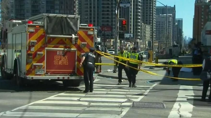 В Канаді фургон виїхав на тротуар і почав давити пішоходів. Жертвами наїзду на пішоходів в Торонто стали десять осіб.