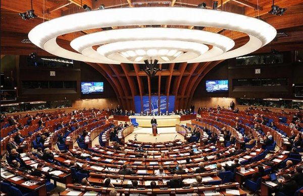 ПАРЄ проголосувала за визнання окупації Росією частини території Донбасу. Парламентська асамблея визнала окупацію частини Донбасу Росією.