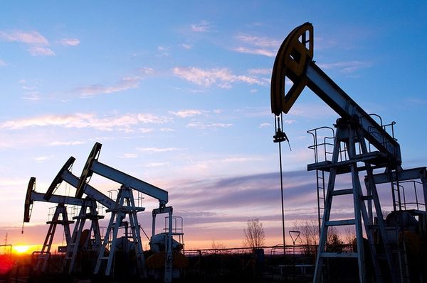 На тлі напруженості між Іраном та США виросли світові ціни на нафту. Ринок реагує на дії ОПЕК та США.