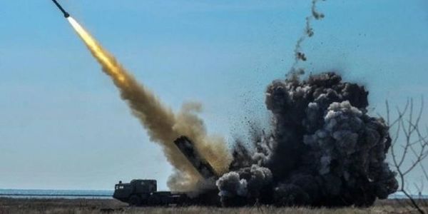 Президент вимагає поставити на конвеєр "Вільху". Петро Порошенко поставив завдання розпочати серійне виробництво ракетного комплексу "Вільха" у 2018 році.