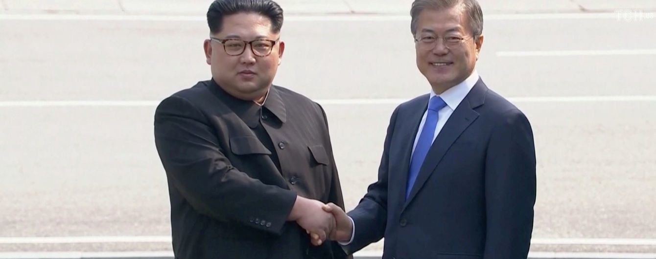 Лідер КНДР Кім Чен Ин і президент Південної Кореї Мун Чже Ін провели історичну зустріч.  Починається нова історія двох Корей.
