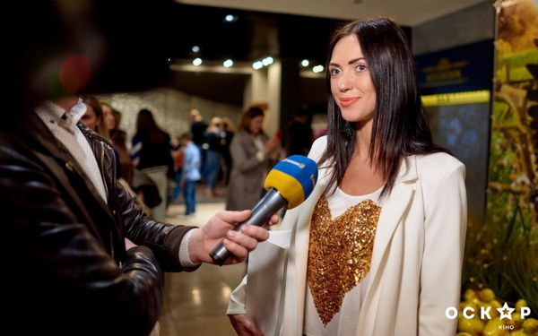 Настею Каменських прийшла на прем'єру мультфільму "Татко Гусак". Настя Каменських та інші зірки відвідали показ мультфільму.