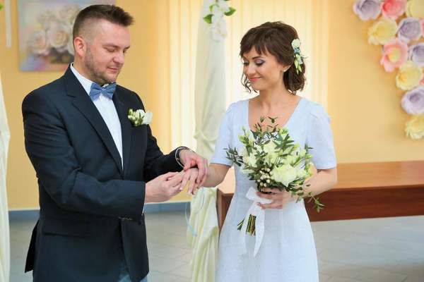 Ведуча новин на популярному каналі зіграла весілля. Анна Панова вийшла заміж у весільній сукні своєї мами.