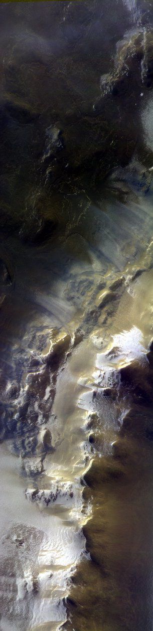 Зонд місії ExoMars надіслав перші кольорові знімки Червоної планети. Зонд TGO місії ExoMars, який був відправлений для дослідження Червоної планети в 2016 році, передав на Землю перші знімки поверхні Марса, які були зроблені ним з робочої орбіти.