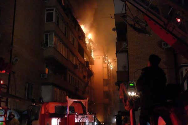 Після масштабної пожежі у Бразилії впав 26-поверховий будинок. Відео. У найбільшому місті Бразилії, Сан-Паулу, 26-поверхова будівля завалилася після того, як її охопило полум'я.