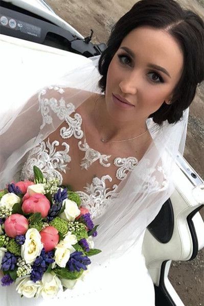 Стало відомо, хто стане другим чоловіком Ольги Бузової. Найпопулярніша дівчина російського інтернету виходить заміж! Зірка поділилася з шанувальниками фото свого весільного плаття.