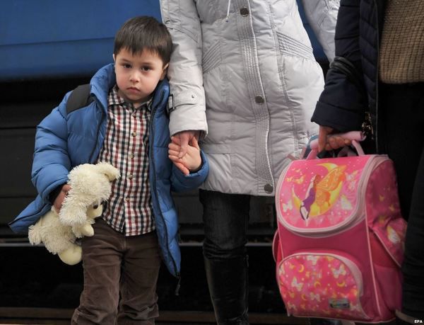 У Мінсоцполітики підрахували кількість переселенців з Криму та Донбасу. В Україні на обліку перебуває 1,5 мільйонів вимушених переселенців з Криму та Донбасу.