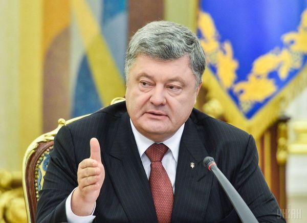 Порошенко задекларував майже 1 мільйонів доходу від вкладів. Президент України задекларував 958 325 гривень доходів від вкладів у Міжнародному інвестиційному банку.