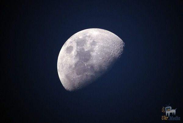 Зникаючий Місяць. Російський космонавт показав зникаючий Місяць.