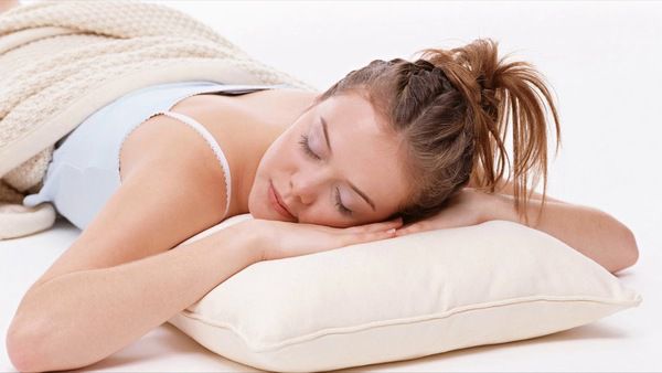 Чим небезпечний сон на животі. Якими проблемами може обернутися неправильна поза сну.