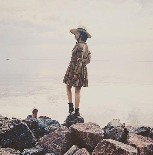 Популярна співачка Даша Астаф'єва порадувала новою фотосесією. Зірка опублікувала знімки в Instagram, які вражають красою і загадковістю.