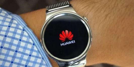 Huawei запатентував диво-годинник. За допомогою жестів можна гортати списки.