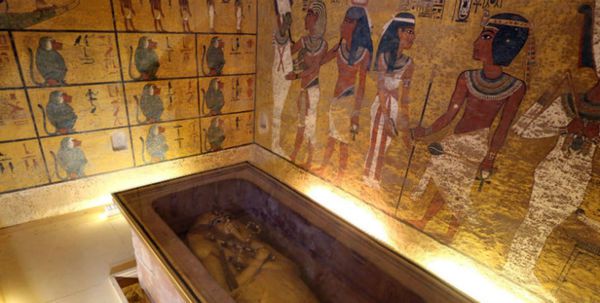 «Прокляту» єгипетську гробницю залишили в спокої. Гробницю Тутанхамона виявили в 1922 році.