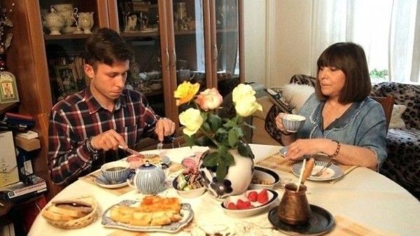 Як Наталія Варлей виглядає в свої 70 років - вже давно не студентка!. Чим запам'яталася нам ця усміхнена актриса?... звичайно ж, своїми яскравими ролями! Ліза Калачова з «12 стільців», панночка з «Вія» і Ніна з «Кавказької полонянки».