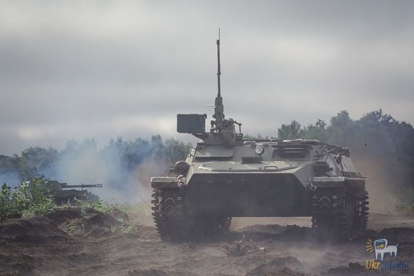 Полторак розповів, які війська РФ підвела до українського кордону і скільки там техніки. Готуються до війни.