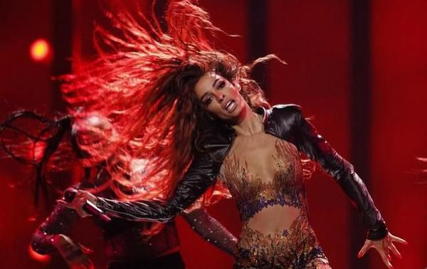 Фаворитка Євробачення-2018 яскраво виступила на сцені конкурсу: опубліковано відео. Елені Фурейра виступила з піснею Fuego.