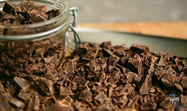 Вчені досліджували користь від чорного шоколаду. Вважається, що корисні флавоноїди, що містяться в какао.