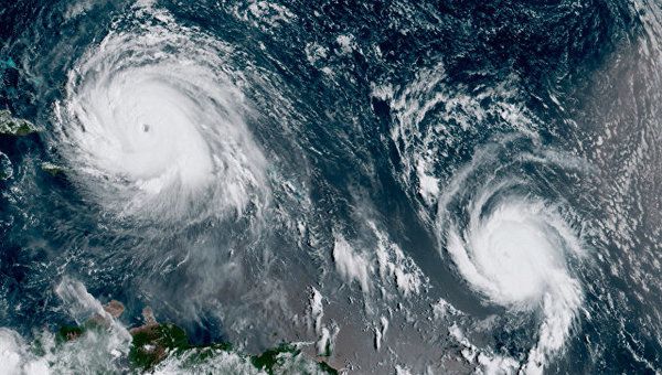 Атлантика перетворюється в зону світової катастрофи і ніхто не знає, що з цим робити. Атлантичні урагани стають все сильніше з кожним роком. Нічого природного в цьому немає: вчені вважають, що воду мутять аномальні явища.