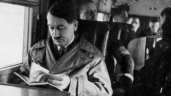 Гітлер був живий: Розсекречені дані продемонстрували фотографії 54 роки. ЦРУ розсекретило архівні документи, з яких стало зрозуміло, що Адольф Гітлер цілком міг бути живий після закінчення війни.