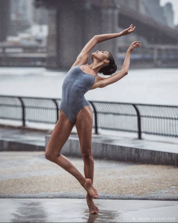 Ця балерина зведе з розуму будь-кого!. Про такий гнучкості тіла можна тільки мріяти!