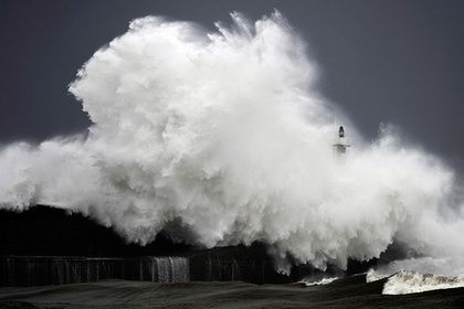 Зафіксована найбільша хвиля у Південній півкулі. Найбільша хвиля у відкритому океані, зафіксована за допомогою дрейфуючого буя в Південній півкулі.