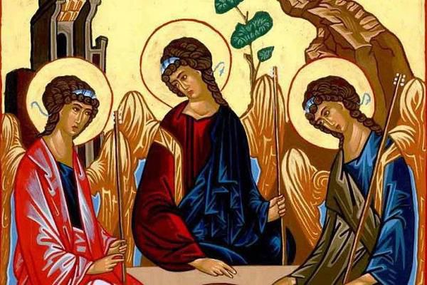 Перед Трійцею прийнято поминати померлих родичів. День Святої Трійці припадає на 27 травня.