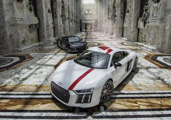 Автомобілі Audi проїхали по найдорожчому ТЦ світу. У найбільшому торговому центрі Катару показали дві Audi R8. Відео.