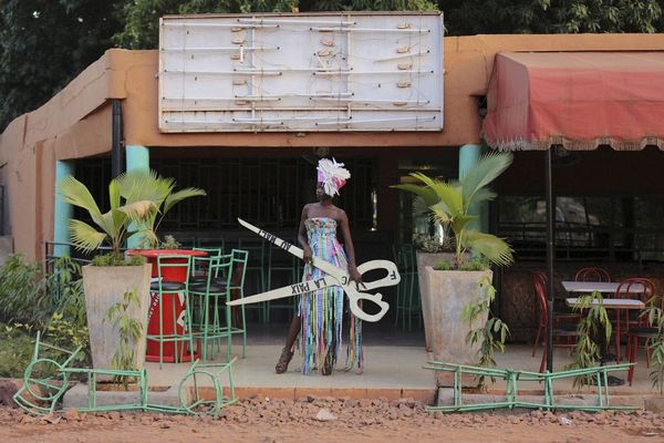 Яскраві знімки, які показують сучасну моду в бідній країні Африки (Фото). Колоритна фотодобірка, яка покаже, як бути модним в Африці.