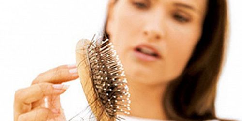Кращі перевірені домашні засоби проти випадіння волосся. Сьогоднішнє покоління страждає від випадіння волосся, оскільки надмірне використання хімічних продуктів для догляду за волоссям стає більш актуальним.