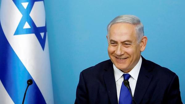 Прем'єр Ізраїлю показав смішний жест після перемоги Нетти на Євробаченні. Лідер Ізраїлю Нетаньягу показав рухи курки, які асоціюються з переможною піснею Нети.