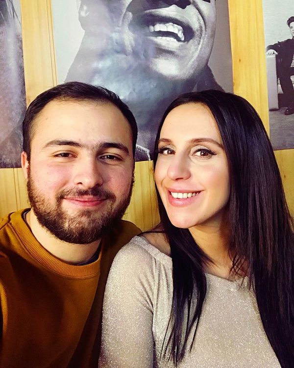 Джамала розповіла, як переживала під час операції її сина. Популярна українська співачка Джамала розповіла про мусульманських традиціях пов'язаних з народженням сина.