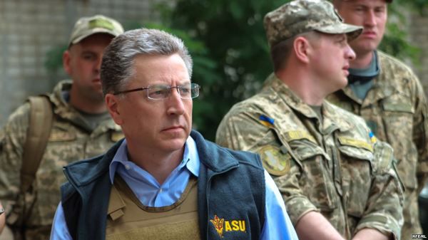 Спецпредставник Держдепартаменту США з питань України Курт Волкер прибув на Донбас.  Волкер почав свій сьомий за останні вісім місяців візит до України.