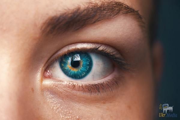 Колір очей впливає на душевні захворювання. Люди з блакитними очима володіють стійкістю до психічного захворювання, в той час як люди з карими очима – сильніше схильні до цього розладу.